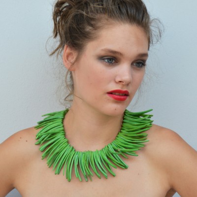 1 necklace pieces green OK 72