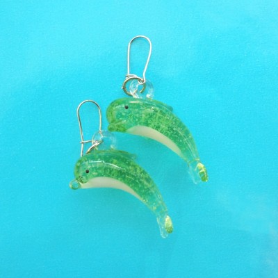 136earring glass dolphin green 72