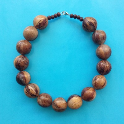 15necklace wood ball lightbrown 72