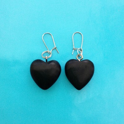 35earring heart wood black 72