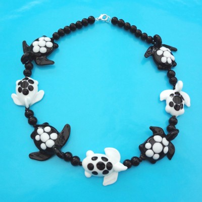 79 necklace glass turtle black white 72 - kopie