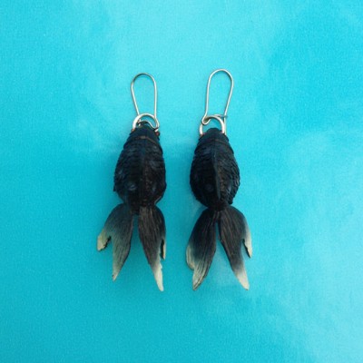 earring fish black 72