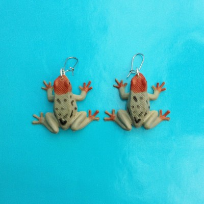 earring frog grey 72