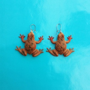 earring frog lightbrown 72