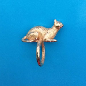 ring cat lying gold 72