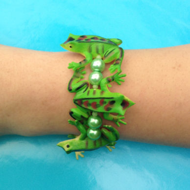 bracelet frog greendark arm 72